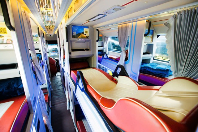 Luxury Sleeper Bus photo 3